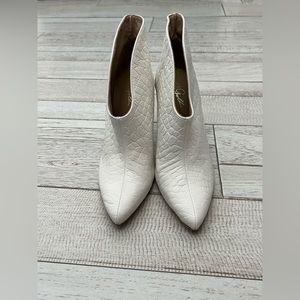 42 Goldbetter White Ankle Boots Clear Heel‎ size 9